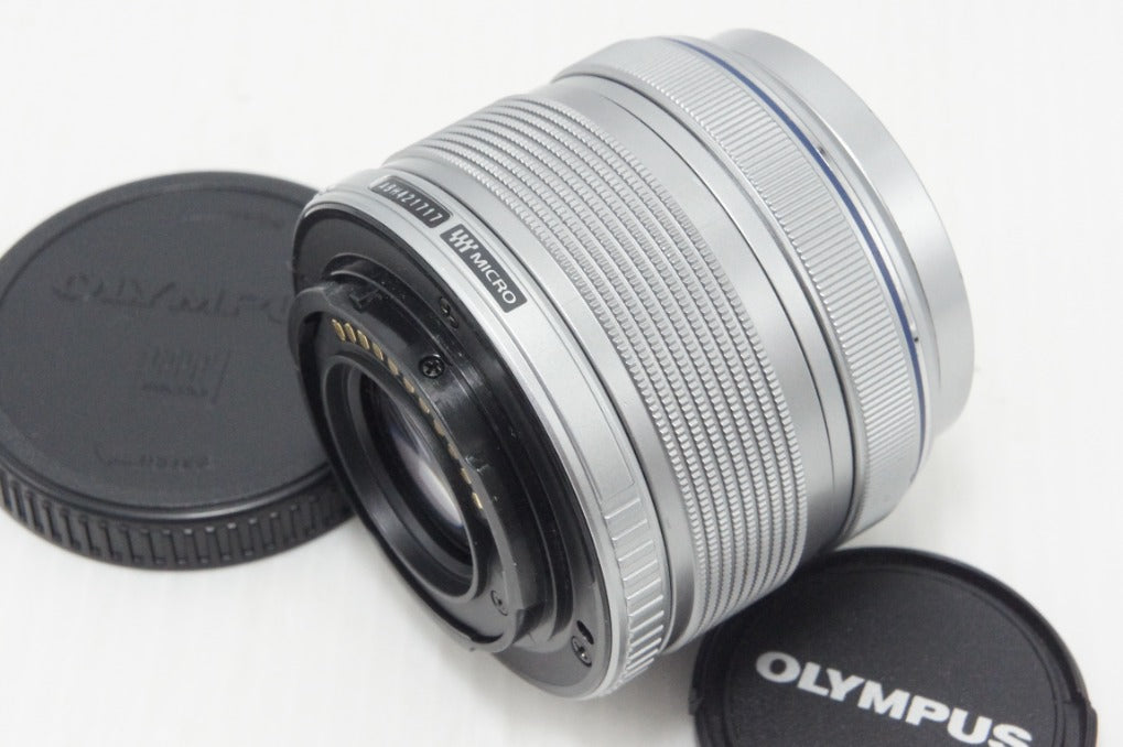 良品 OLYMPUS オリンパス M.ZUIKO DIGITAL 14-42mm F3.5-5.6 II R マイクロフォーサーズ シルバー ズームレンズ 260812ae