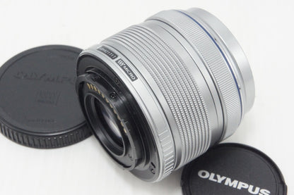 良品 OLYMPUS オリンパス M.ZUIKO DIGITAL 14-42mm F3.5-5.6 II R マイクロフォーサーズ シルバー ズームレンズ 260812ae