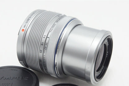 良品 OLYMPUS オリンパス M.ZUIKO DIGITAL 14-42mm F3.5-5.6 II R マイクロフォーサーズ シルバー ズームレンズ 260812ae