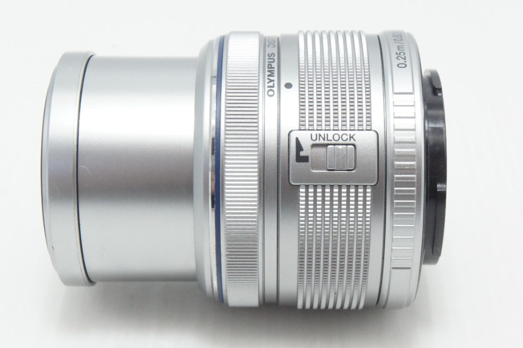良品 OLYMPUS オリンパス M.ZUIKO DIGITAL 14-42mm F3.5-5.6 II R マイクロフォーサーズ シルバー ズームレンズ 260812ae