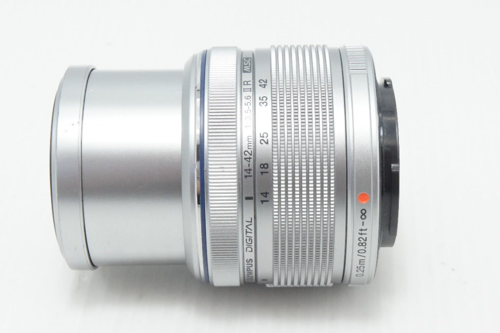 良品 OLYMPUS オリンパス M.ZUIKO DIGITAL 14-42mm F3.5-5.6 II R マイクロフォーサーズ シルバー ズームレンズ 260812ae