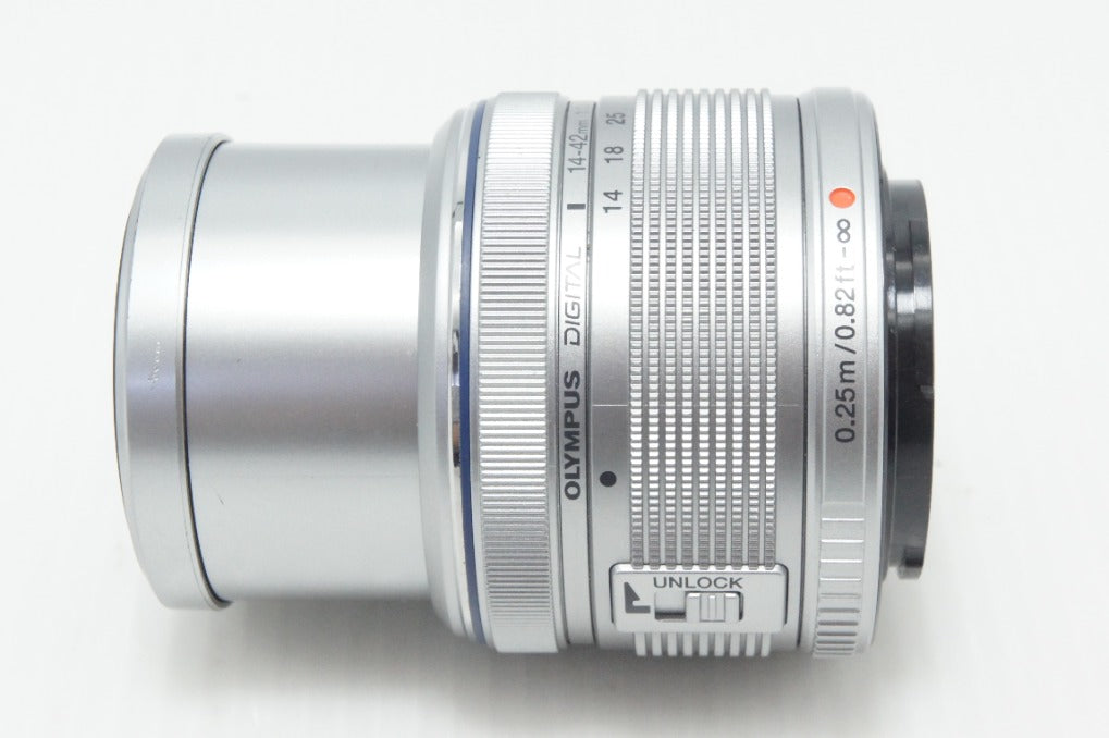 良品 OLYMPUS オリンパス M.ZUIKO DIGITAL 14-42mm F3.5-5.6 II R マイクロフォーサーズ シルバー ズームレンズ 260812ae