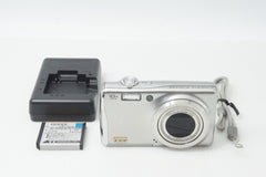 良品 FUJIFILM フジフィルム FinePix F70EXR コンパクトデジタルカメラ シルバー 260820ka