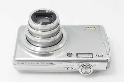 良品 FUJIFILM フジフィルム FinePix F70EXR コンパクトデジタルカメラ シルバー 260820ka