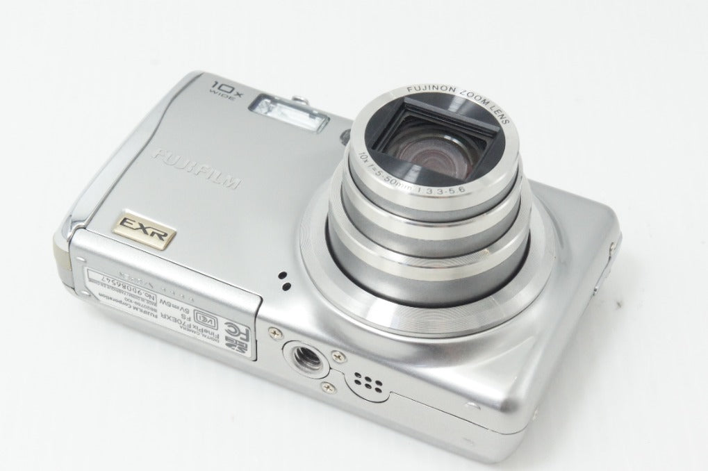 良品 FUJIFILM フジフィルム FinePix F70EXR コンパクトデジタルカメラ シルバー 260820ka