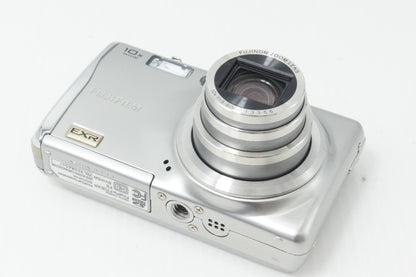 良品 FUJIFILM フジフィルム FinePix F70EXR コンパクトデジタルカメラ シルバー 260820ka