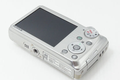 良品 FUJIFILM フジフィルム FinePix F70EXR コンパクトデジタルカメラ シルバー 260820ka