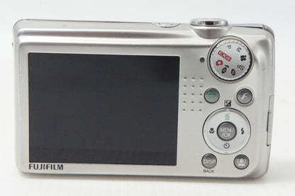 良品 FUJIFILM フジフィルム FinePix F70EXR コンパクトデジタルカメラ シルバー 260820ka