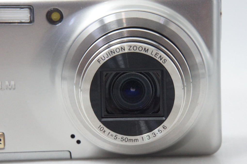 良品 FUJIFILM フジフィルム FinePix F70EXR コンパクトデジタルカメラ シルバー 260820ka