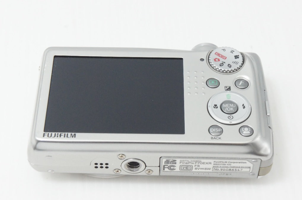 良品 FUJIFILM フジフィルム FinePix F70EXR コンパクトデジタルカメラ シルバー 260820ka