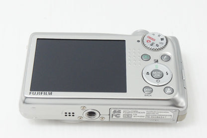 良品 FUJIFILM フジフィルム FinePix F70EXR コンパクトデジタルカメラ シルバー 260820ka