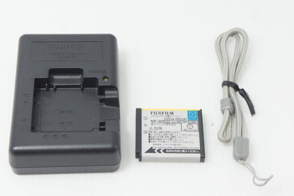 良品 FUJIFILM フジフィルム FinePix F70EXR コンパクトデジタルカメラ シルバー 260820ka