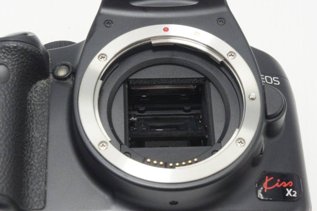 良品 Canon キヤノン EOS Kiss X2 レンズキット (EF-S 18-55mm F3.5-5.6 IS) デジタル一眼レフカメラ 260826i