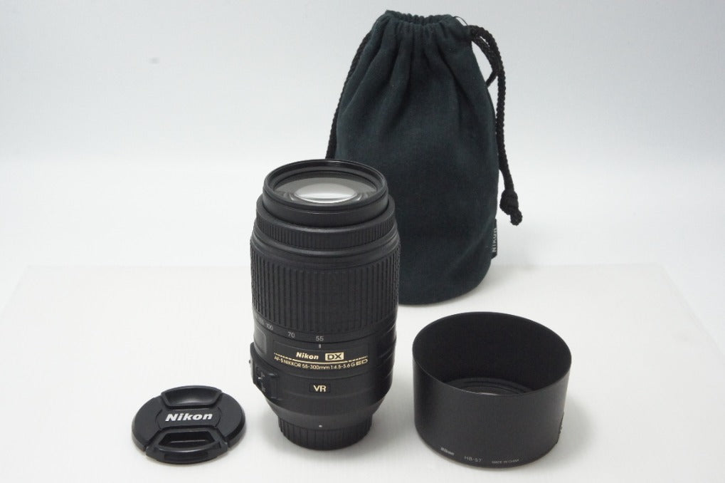 美品 Nikon ニコン AF-S DX NIKKOR 55-300mm F4.5-5.6G ED VR Fマウント ズームレンズ ブラック フード ポーチ付 260831a