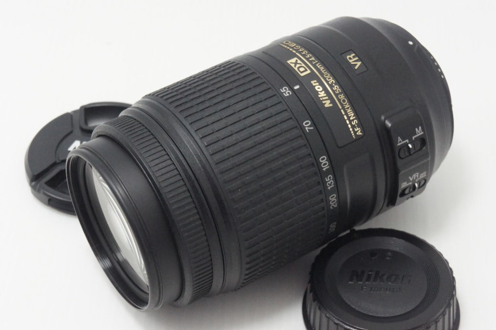 美品 Nikon ニコン AF-S DX NIKKOR 55-300mm F4.5-5.6G ED VR Fマウント ズームレンズ ブラック フード ポーチ付 260831a