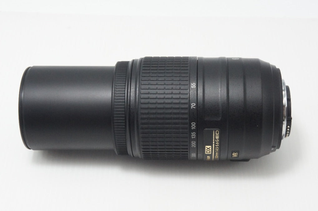 美品 Nikon ニコン AF-S DX NIKKOR 55-300mm F4.5-5.6G ED VR Fマウント ズームレンズ ブラック フード ポーチ付 260831a