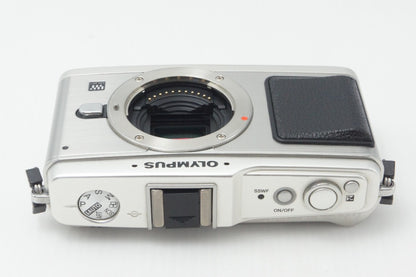OLYMPUS オリンパス PEN E-P1 ボディ ミラーレス一眼カメラ シルバー 260831x