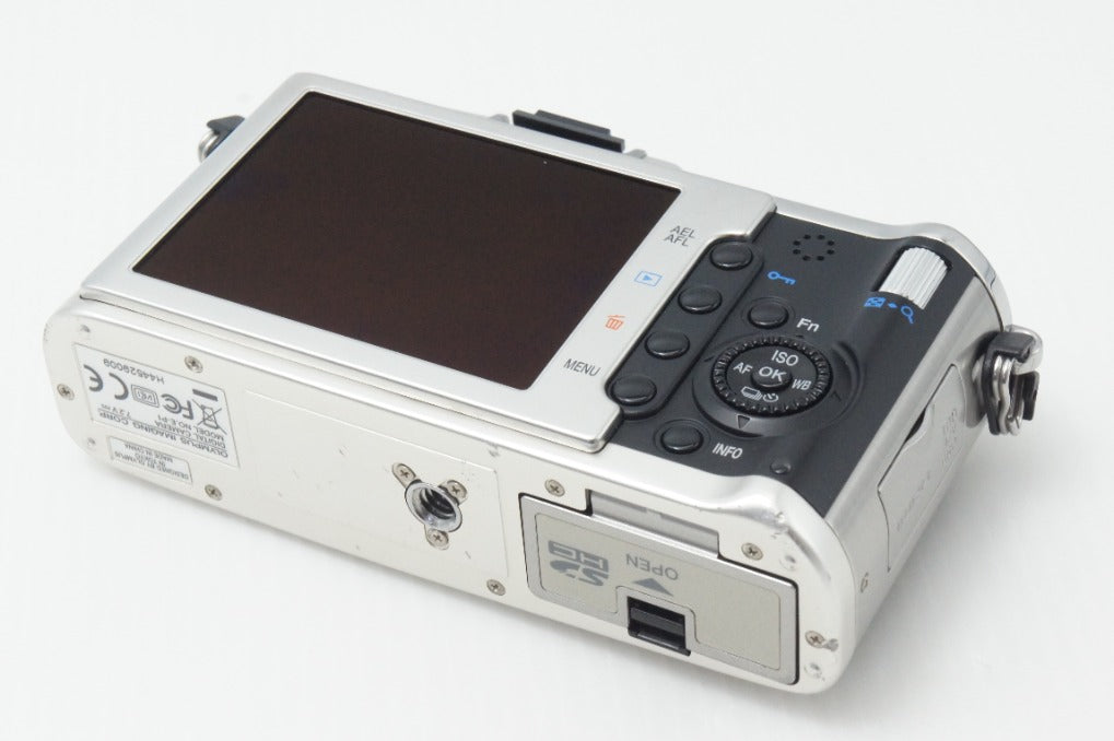 OLYMPUS オリンパス PEN E-P1 ボディ ミラーレス一眼カメラ シルバー 260831x