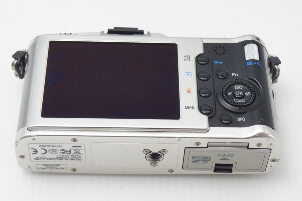 OLYMPUS オリンパス PEN E-P1 ボディ ミラーレス一眼カメラ シルバー