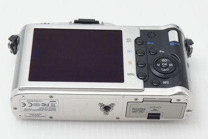 OLYMPUS オリンパス PEN E-P1 ボディ ミラーレス一眼カメラ シルバー 260831x