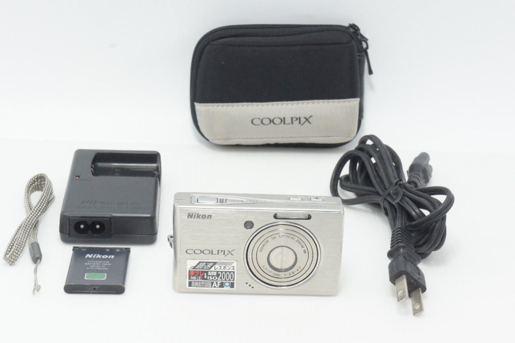 Nikon ニコン COOLPIX S500 コンパクトデジタルカメラ シルバー ケース付 260907e