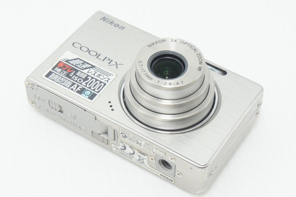 Nikon ニコン COOLPIX S500 コンパクトデジタルカメラ シルバー ケース付 260907e