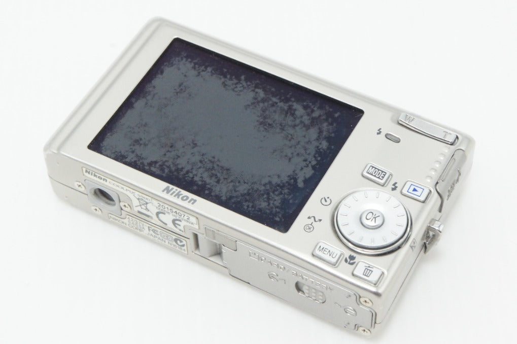 Nikon ニコン COOLPIX S500 コンパクトデジタルカメラ シルバー ケース付 260907e