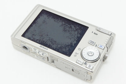Nikon ニコン COOLPIX S500 コンパクトデジタルカメラ シルバー ケース付 260907e