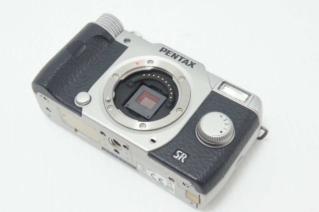 PENTAX ペンタックス Q10 ズームレンズキット 標準ズーム 02 STANDARD ZOOM ミラーレス一眼カメラ シルバー 260916a