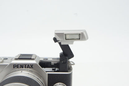 PENTAX ペンタックス Q10 ズームレンズキット 標準ズーム 02 STANDARD ZOOM ミラーレス一眼カメラ シルバー 260916a