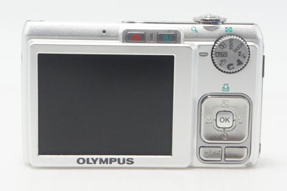 美品 OLYMPUS オリンパス CAMEDIA FE-240 コンパクトデジタルカメラ シルバー 元箱付 261001a