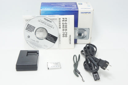 美品 OLYMPUS オリンパス CAMEDIA FE-240 コンパクトデジタルカメラ シルバー 元箱付 261001a