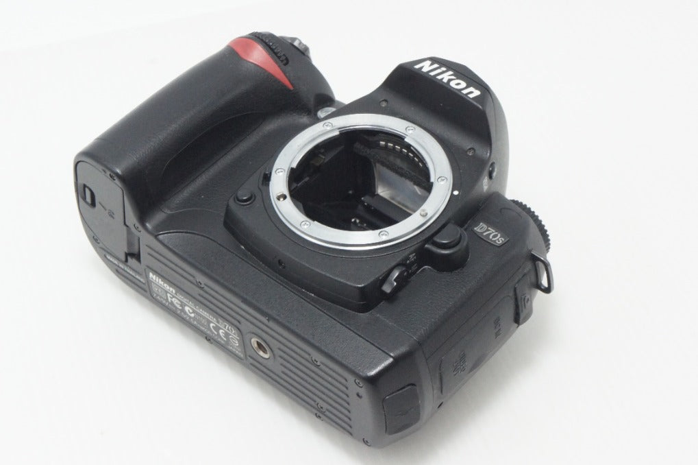 Nikon ニコン D70S ボディ デジタル一眼レフカメラ 261006j