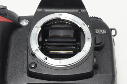 Nikon ニコン D70S ボディ デジタル一眼レフカメラ 261006j