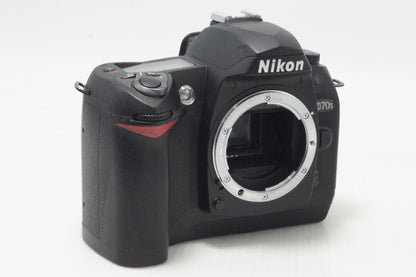 Nikon ニコン D70S ボディ デジタル一眼レフカメラ 261006j