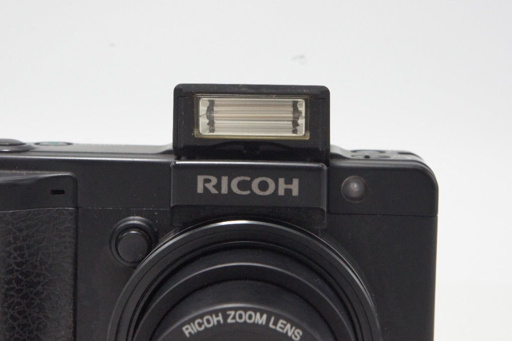 RICOH リコー GX200 コンパクトデジタルカメラ 261009o