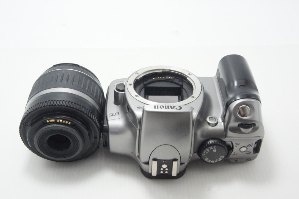 Canon キヤノン EOS Kiss Digital レンズキット (EF-S 18-55mm II USM) デジタル一眼レフカメラ シルバー EFマウント APS-C 261014l