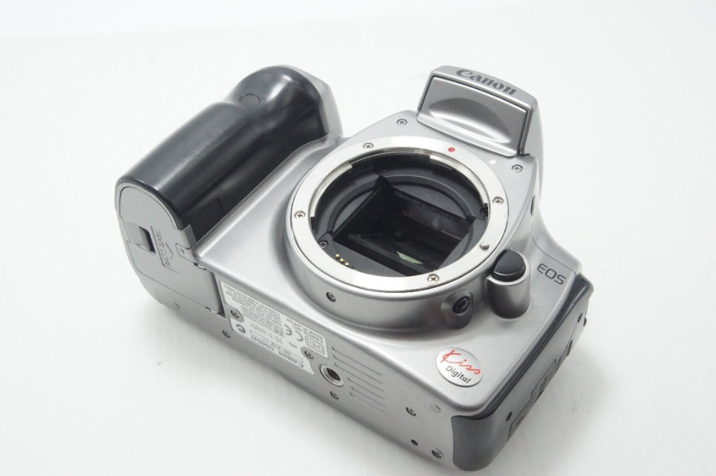 Canon キヤノン EOS Kiss Digital レンズキット (EF-S 18-55mm II USM) デジタル一眼レフカメラ シルバー EFマウント APS-C 261014l