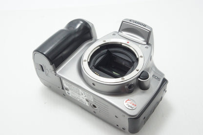 Canon キヤノン EOS Kiss Digital レンズキット (EF-S 18-55mm II USM) デジタル一眼レフカメラ シルバー EFマウント APS-C 261014l