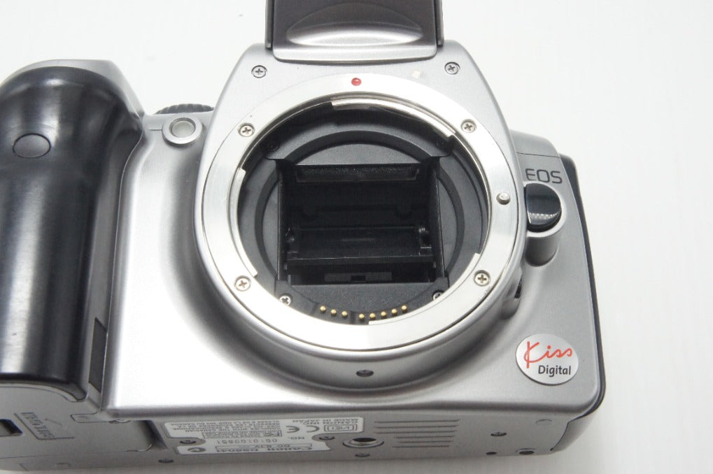 Canon キヤノン EOS Kiss Digital レンズキット (EF-S 18-55mm II USM) デジタル一眼レフカメラ シルバー EFマウント APS-C 261014l