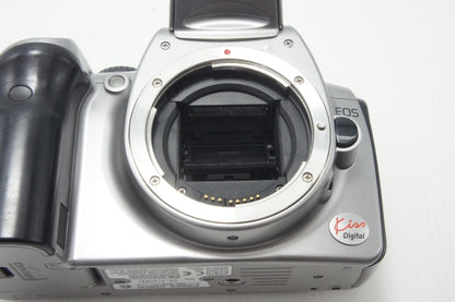 Canon キヤノン EOS Kiss Digital レンズキット (EF-S 18-55mm II USM) デジタル一眼レフカメラ シルバー EFマウント APS-C 261014l