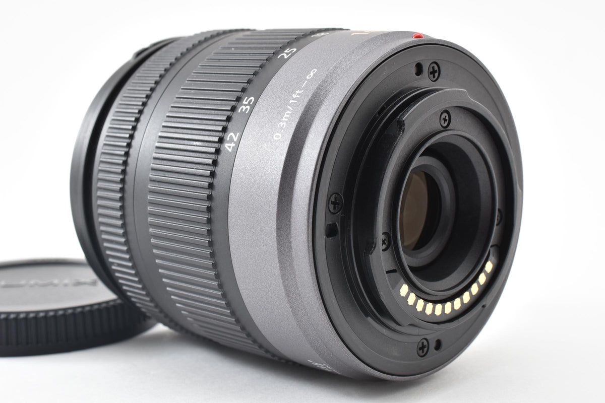 美品 Panasonic LUMIX G VARIO 14-42mm F3.5-5.6 ASPH. MEGA O.I.S H-FS014042 AFレンズ マイクロフォーサーズ フード付 260921r