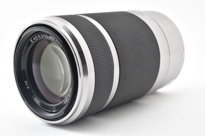 美品 SONY ソニー E 55-210mm F4.5-6.3 OSS SEL55210 シルバー Eマウント APS-C ズームレンズ フード付 260921s