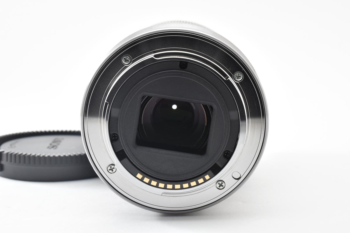 美品 SONY ソニー E 55-210mm F4.5-6.3 OSS SEL55210 シルバー Eマウント APS-C ズームレンズ フード付 260921s