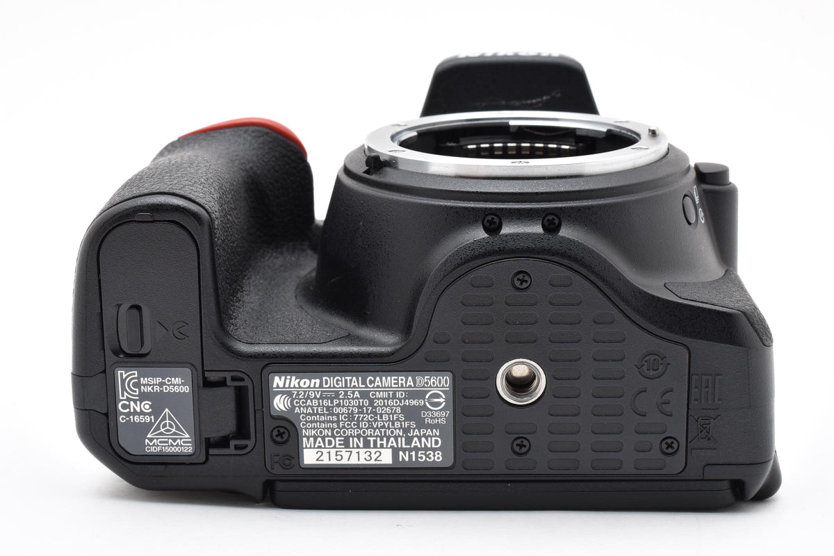 美品 Nikon ニコン D5600 ボディ デジタル一眼レフカメラ 260924n