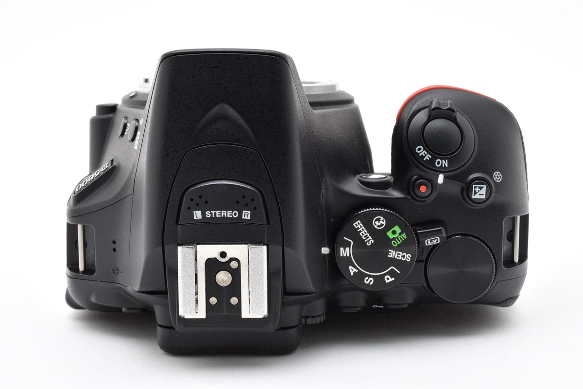 美品 Nikon ニコン D5600 ボディ デジタル一眼レフカメラ 260924n