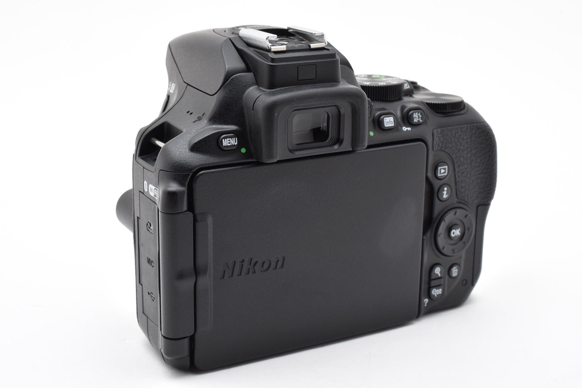 美品 Nikon ニコン D5600 ボディ デジタル一眼レフカメラ 260924n
