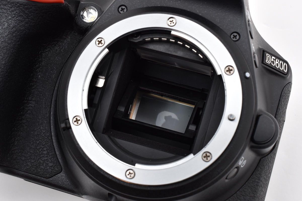 美品 Nikon ニコン D5600 ボディ デジタル一眼レフカメラ 260924n