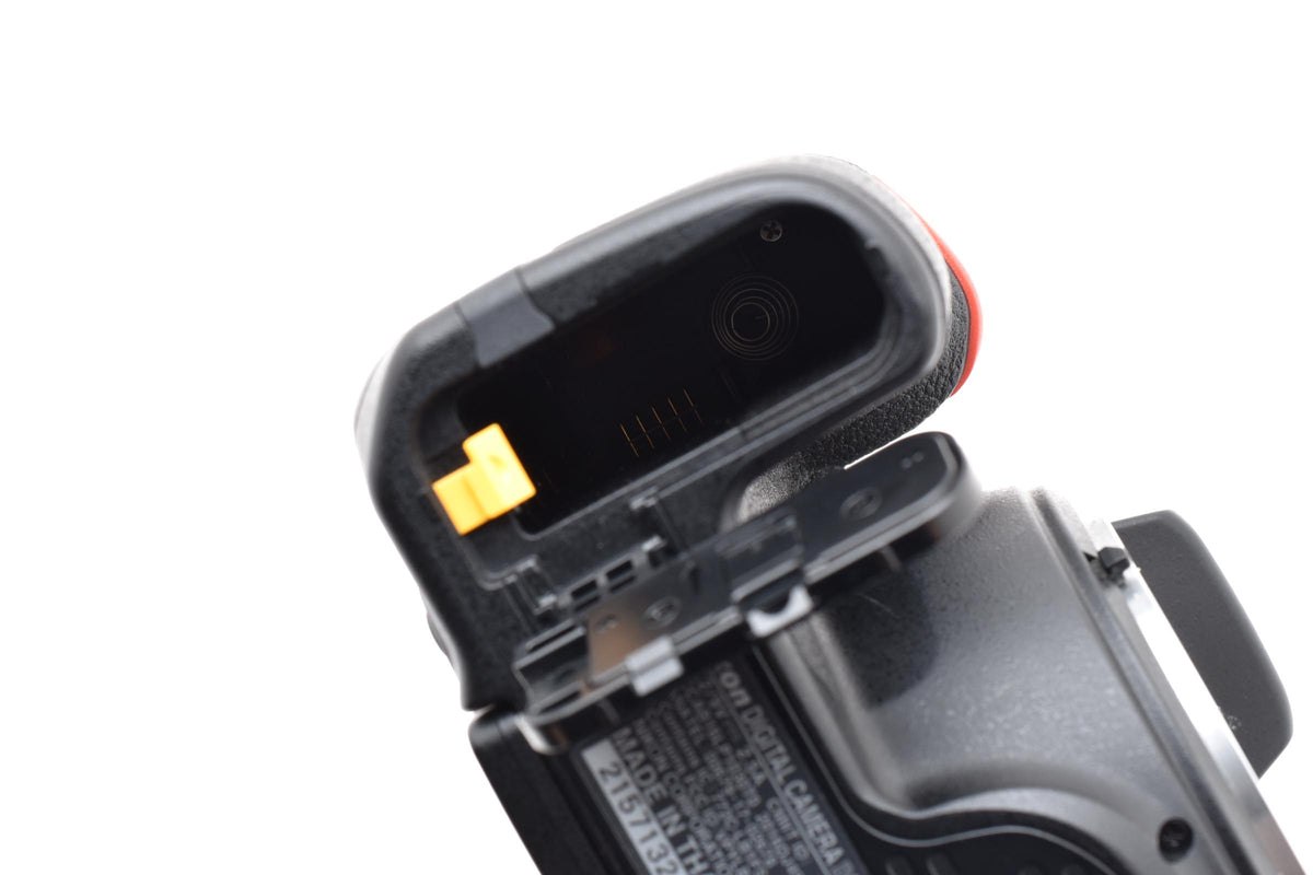 美品 Nikon ニコン D5600 ボディ デジタル一眼レフカメラ 260924n