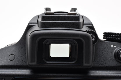美品 Nikon ニコン D3300 ボディ + AF-S DX 18-55 VR II レンズキット デジタル一眼レフカメラ 260924j